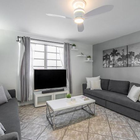Collins Chic Apartamento Miami Beach Exterior foto